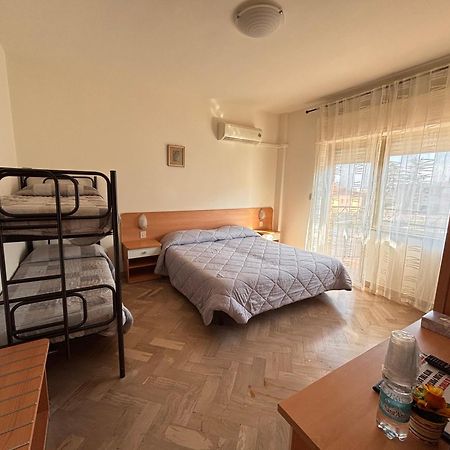 Hotel Crocenzi San Marino Bagian luar foto
