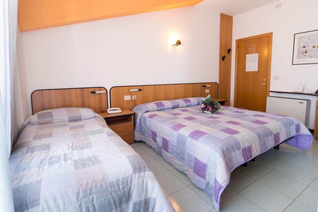 Hotel Crocenzi San Marino Bagian luar foto