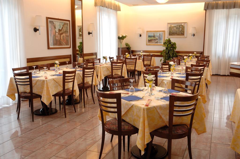Hotel Crocenzi San Marino Bagian luar foto