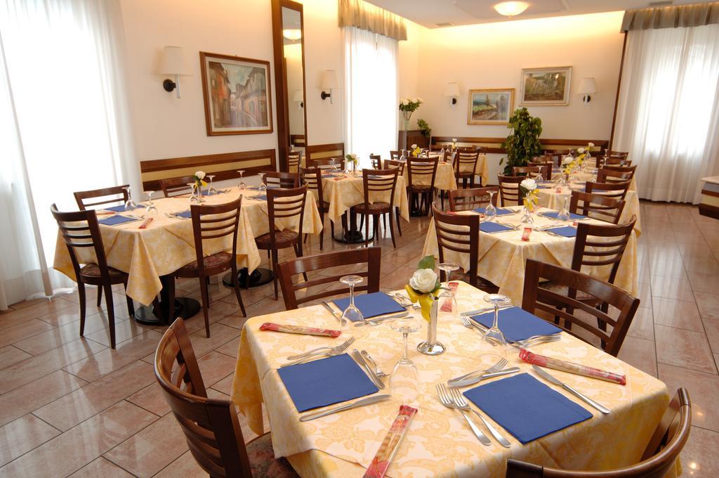 Hotel Crocenzi San Marino Bagian luar foto