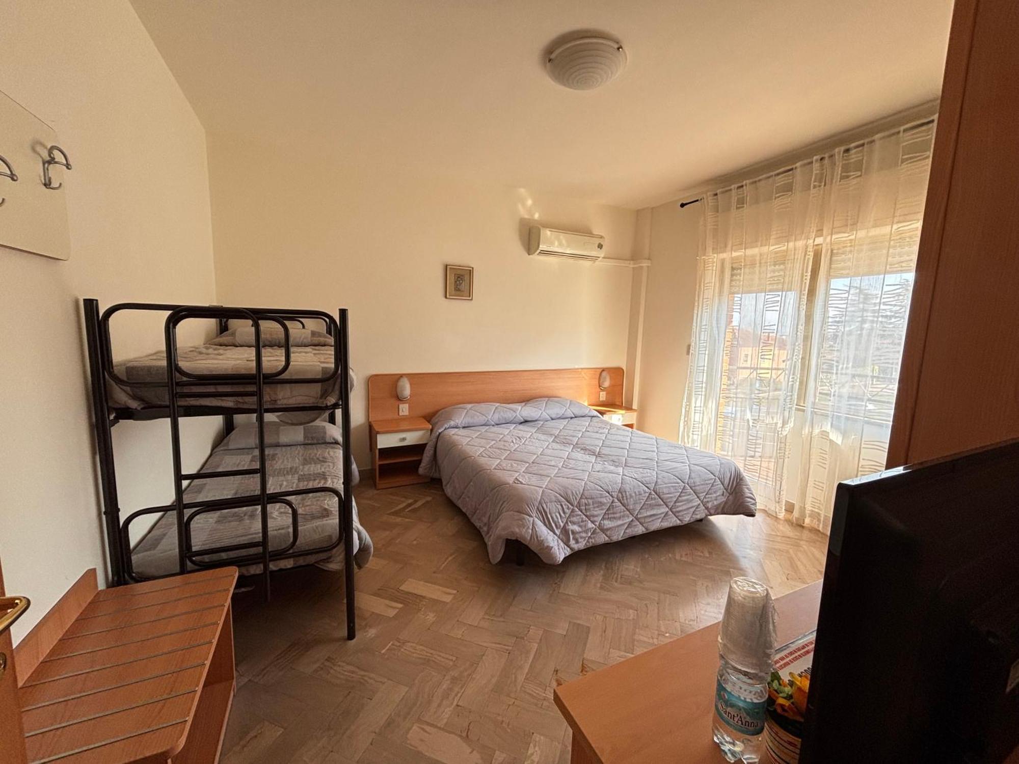 Hotel Crocenzi San Marino Bagian luar foto