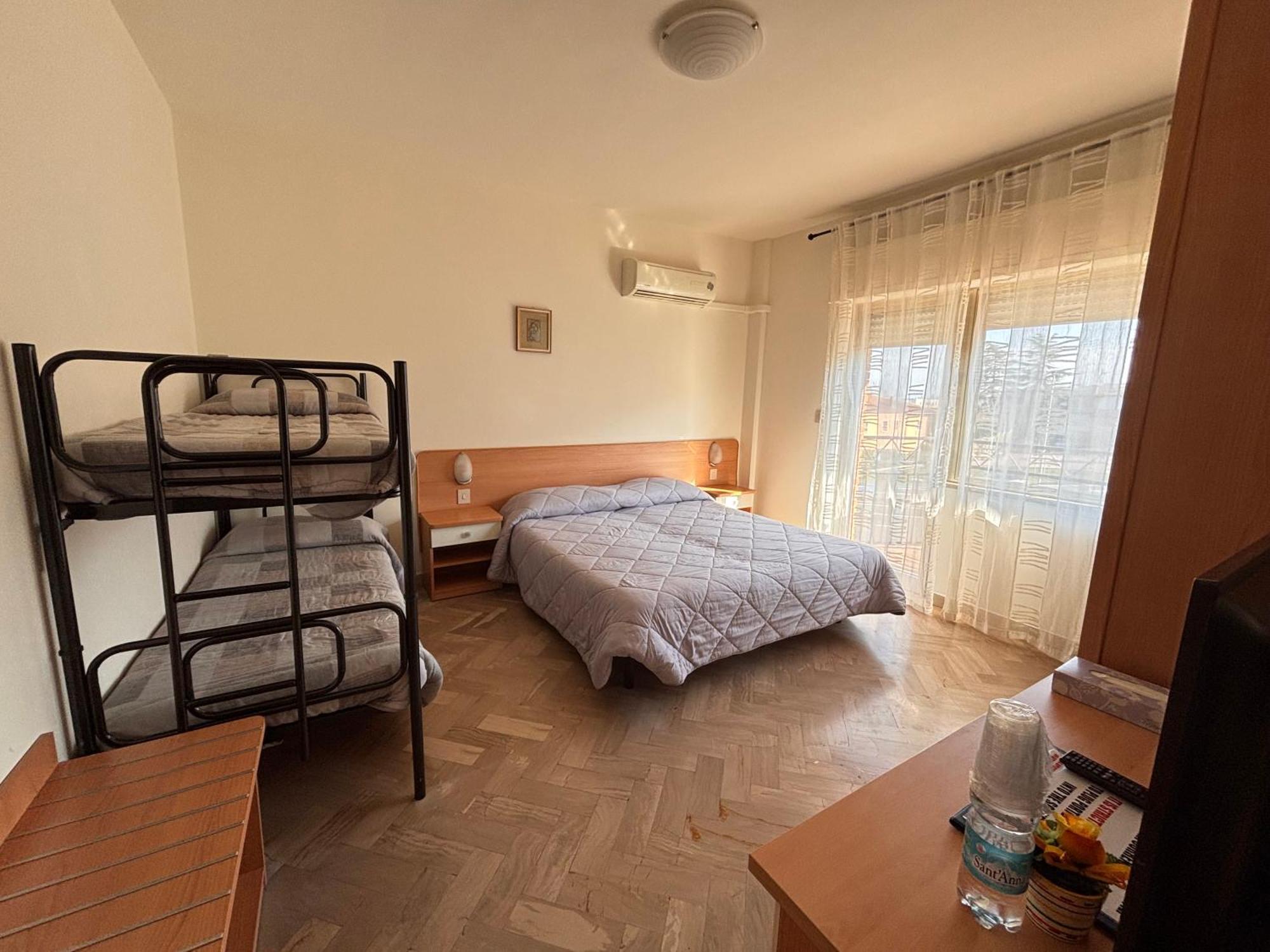 Hotel Crocenzi San Marino Bagian luar foto