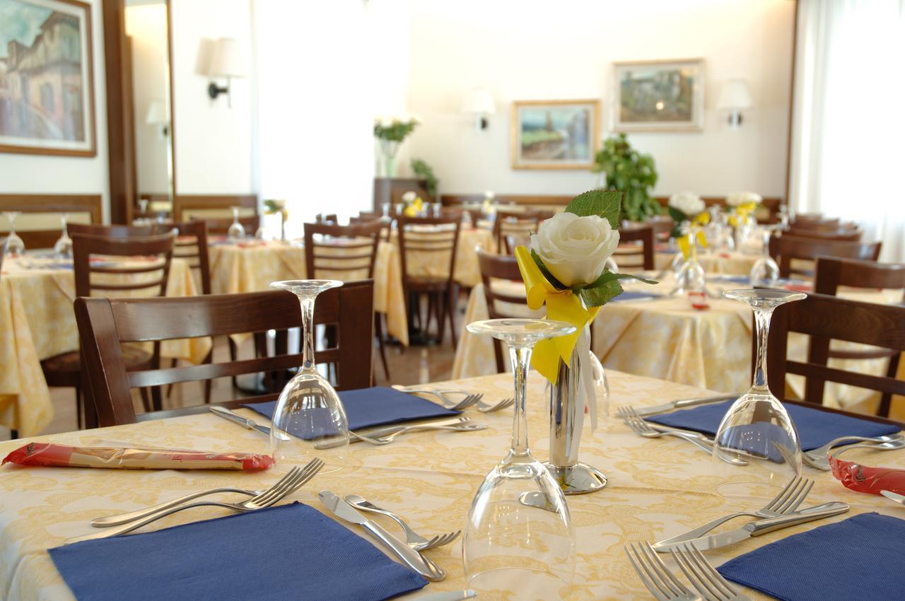 Hotel Crocenzi San Marino Bagian luar foto
